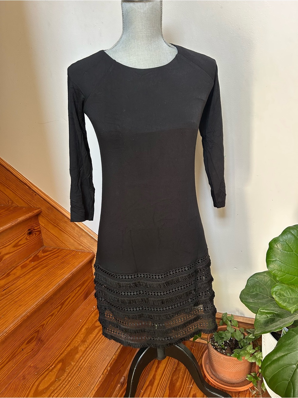 Women's Black Crochet-Hem Shift Dress